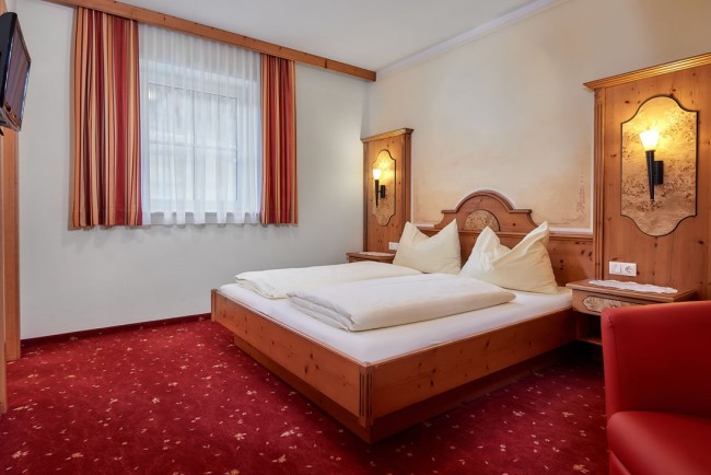 Doppelzimmer mit Ledercouch im Appartement A - Villa Sunshine in Flachau
