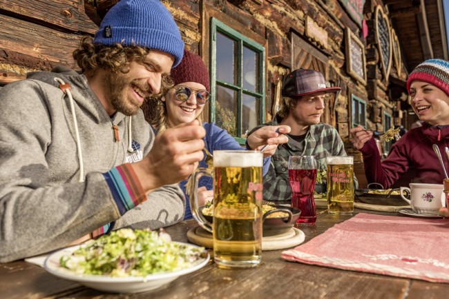 Essen auf der Skihütte © Flachau Tourismus