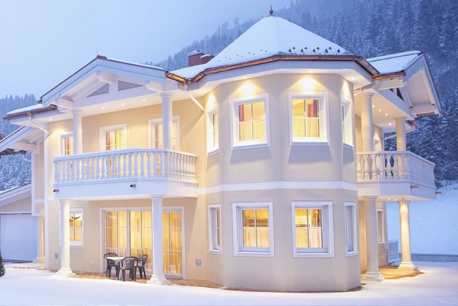Appartements "Villa Sunshine" im Winter bei Nacht